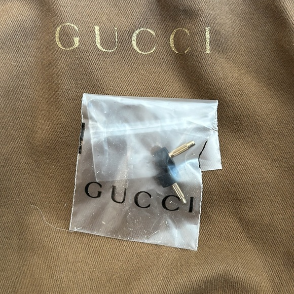 Authentic GUCCI Gold Sandals Sz 7. Purchased from SFA. Box & dust bag included - Picture 9 of 11